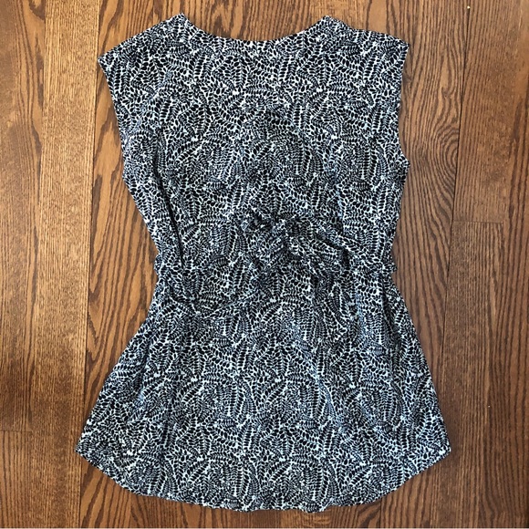 Bundle of 4 Sleeveless Maternity Blouses - Picture 8 of 11